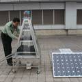 一种太阳能空气水分采集装置
